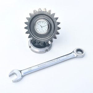 F03:  Small Formula 1 gear ratio table mantle desk clock Williams F1 car guy gift mans office accessory mechanical engineering racing
