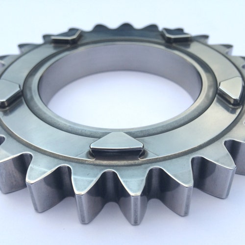 Bracelet En Titane – Inspiration Racing – Doré – Ajustable – Fabriqué En France – Neuf Sans Emballage