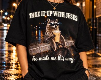 Camiseta con estampado de mapache "Take It Up With Jesus"