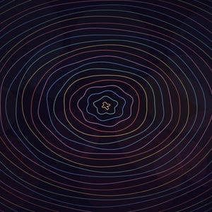 Könnte beinhalten: Ein dunkler Hintergrund mit einer Reihe konzentrischer, dünner, mehrfarbiger Linien, die ein kreisförmiges Muster bilden. Die Linien verlaufen in Blau-, Lila-, Orange- und Gelbtönen und strahlen von einer zentralen, unregelmäßigen Form nach außen.