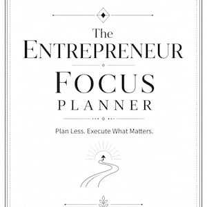 Puede incluir: Una portada de planificador blanca con texto negro que dice The Entrepreneur Focus Planner y el subtítulo Plan Less. Execute What Matters. Presenta un gráfico central de un camino hacia un sol naciente y el texto Gentle Roots Planners.
