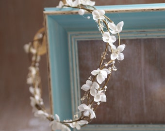 Simple White Bridal Flower Crown, Wedding Wreaths Tiaras, White Floral Headband, Communion Crown, Wedding Crown for Bride, Bridal Headpiece