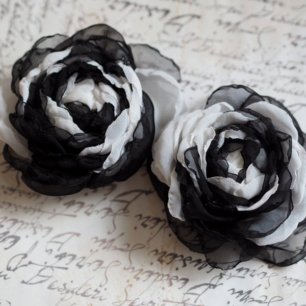 Pince à cheveux fleur noir blanc, robe noire broche fleur, accessoires pour cheveux d'invité de mariage noir blanc, broche en mousseline de soie, broche florale en tissu