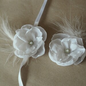 Boho White Boutononniere, Ivory Feather Boutonniere, White Flower Corsage and Boutonniere, Wedding Simple Buttonhole,White Grooms Boutineers image 2