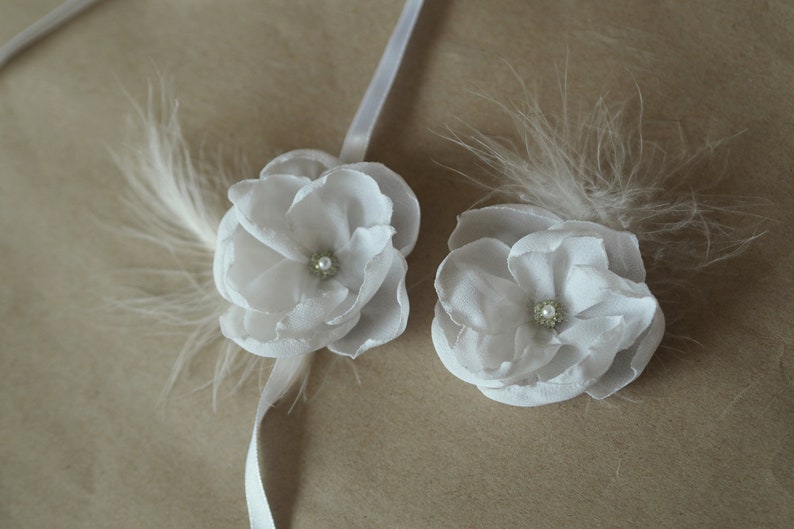 Boho White Boutononniere, Ivory Feather Boutonniere, White Flower Corsage and Boutonniere, Wedding Simple Buttonhole,White Grooms Boutineers image 2