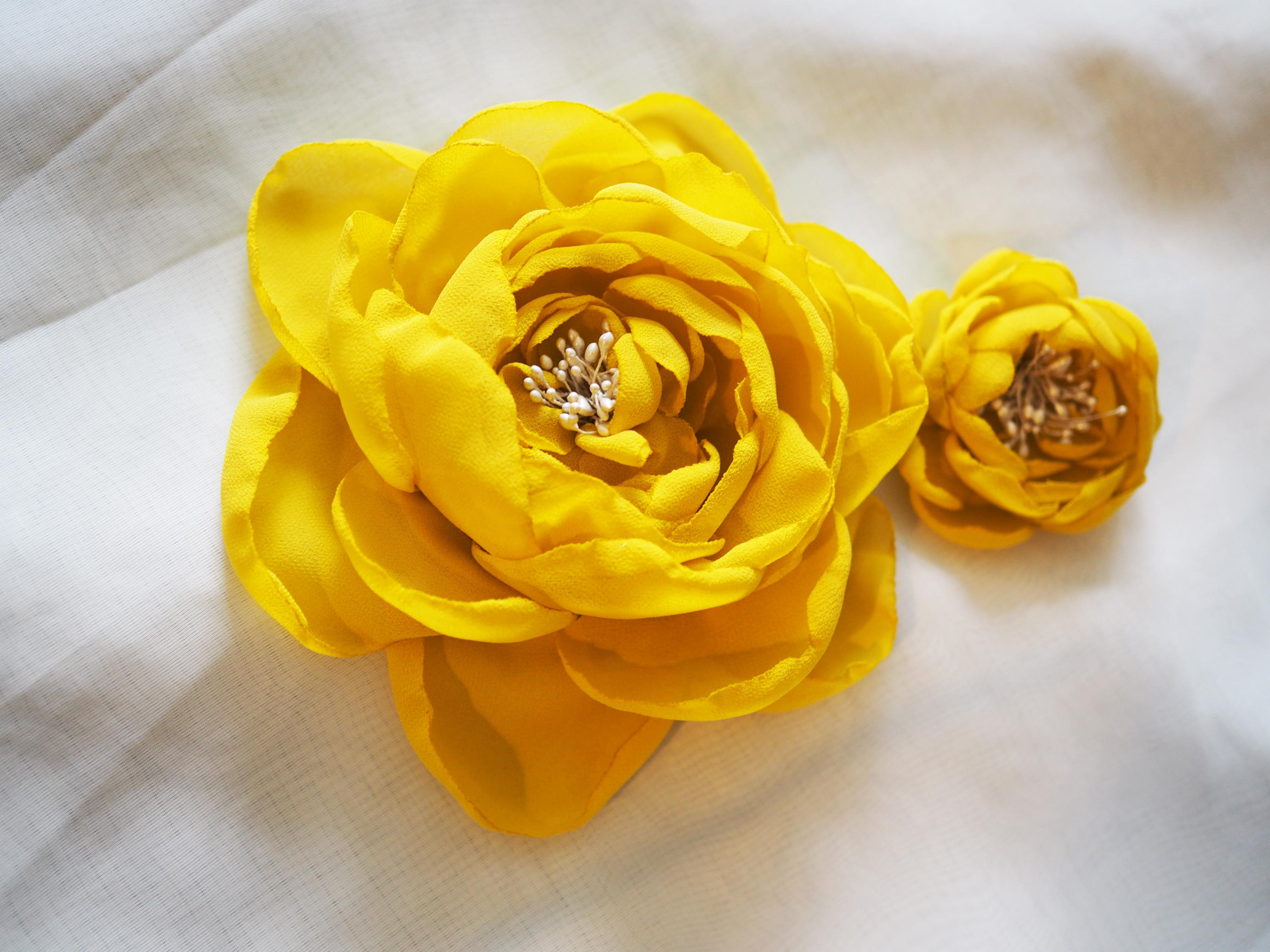 Oversized Yellow Flower Brooch – Big Summer Corsage Pin 