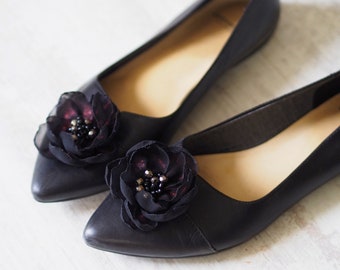 Clips de chaussures noirs mariage, clips de chaussures élégants de Bourgogne de fleur, épingles de chaussures formelles, clips de chaussures de talons hauts, fleurs en tissu noir rouge pour chaussures