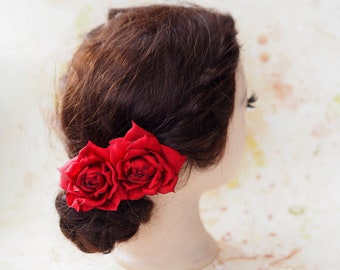 Barrette fleur rouge, morceau de cheveux rose rouge, rose espagnole pour les cheveux, barrette fleur pour cheveux en satin rouge, broche rose en tissu bordeaux, broche fleur rouge