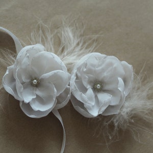 Boho White Boutononniere, Ivory Feather Boutonniere, White Flower Corsage and Boutonniere, Wedding Simple Buttonhole,White Grooms Boutineers image 8