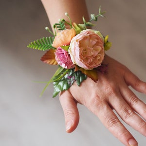 Romantic Prom Wrist Corsage, Blush and Peach Floral Corsage for Weddings, Bridesmaids Corsages, Boho Wedding Corsages, Cabbage Rose Wristlet