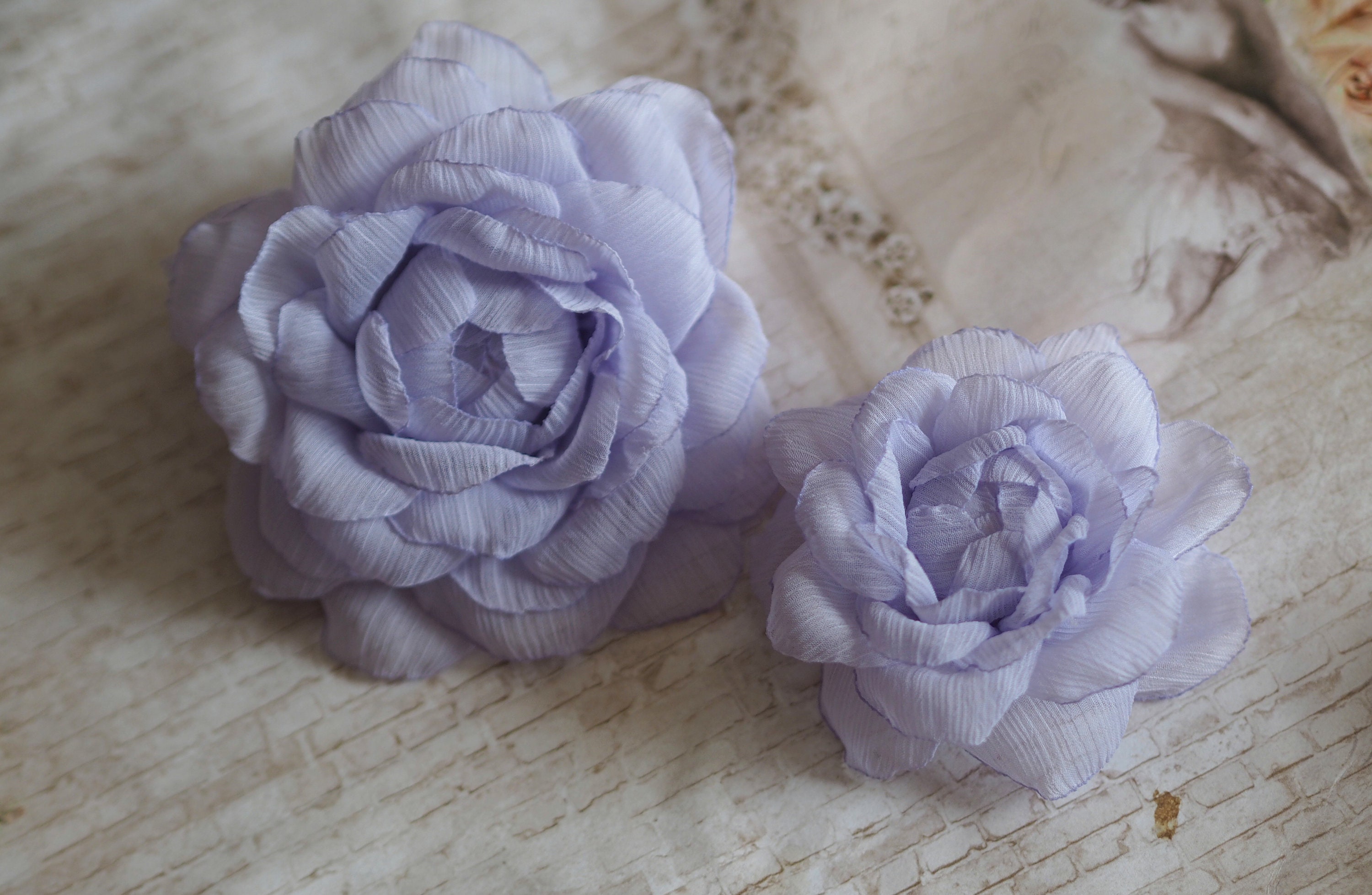 Damen-Brosche Lila – 4,8x4,6 Cm, Kristall-Girlande Mit Blättern & Blüten