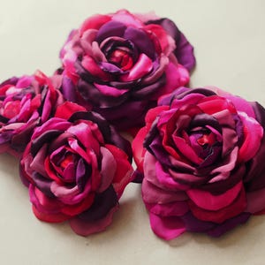 Broche o pinza para el cabello con rosa magenta: ramillete de flores de seda, rosa rosa intenso, broche floral hecho a mano, accesorio para el cabello de dama de honor, regalo para ella.