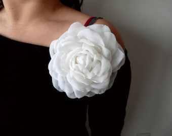 Grande spilla di fiori di seta, grande fiore per capelli da sposa, fermaglio per capelli di rosa bianca, accessori per capelli da sposa rosa bianca, fiore di capelli bianchi oversize