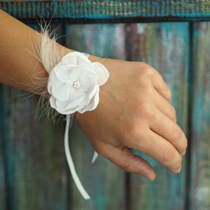 Boho White Boutononniere, Ivory Feather Boutonniere, White Flower Corsage and Boutonniere, Wedding Simple Buttonhole,White Grooms Boutineers image 3