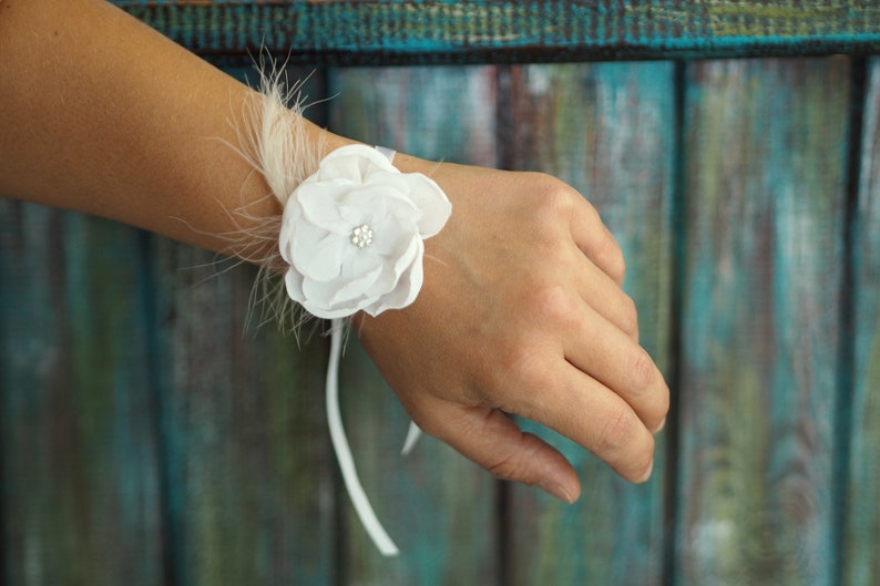 Boho White Boutononniere, Ivory Feather Boutonniere, White Flower Corsage and Boutonniere, Wedding Simple Buttonhole,White Grooms Boutineers image 3