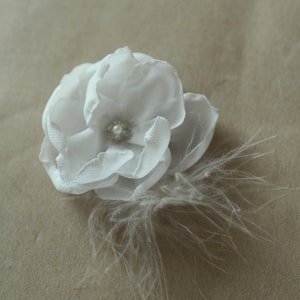 Boho White Boutononniere, Ivory Feather Boutonniere, White Flower Corsage and Boutonniere, Wedding Simple Buttonhole,White Grooms Boutineers image 9