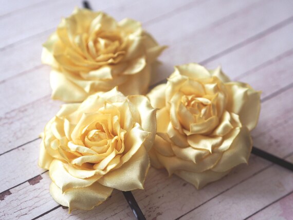 Haarspangen Set Mit Gelber Blume & Goldakzent – Für Damen & Mädchen, 1 Set Mit Klammer & Spange
