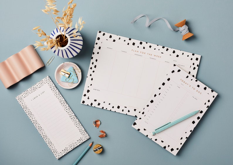 Desktop Stationery Bundle 1a Jotter, A5 Day Planner and A4 Week Planner image 2