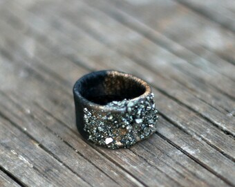 Leather Ring with iron pyrite bites - Statement ring