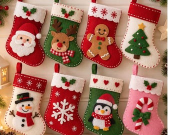 Könnte beinhalten: Ein Set aus acht Weihnachtsstrümpfen aus Filz mit verschiedenen festlichen Motiven wie Weihnachtsmann, Rentier, Lebkuchenmann, Weihnachtsbaum, Schneemann, Schneeflocke, Pinguin und Zuckerstange, jeweils mit einer praktischen Aufhängeschlaufe.