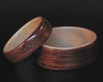 Set di fedi nuziali in legno realizzate a mano in legno di sapele con anello anniversario interno in acero