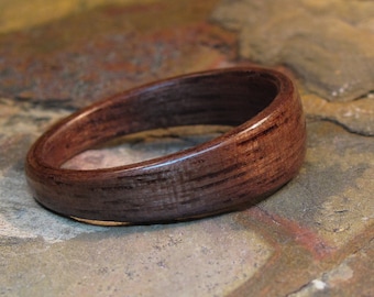 Anello in legno curvato con zeppa di noce