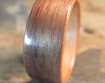 Anello in legno curvato di noce con interno in ciliegio