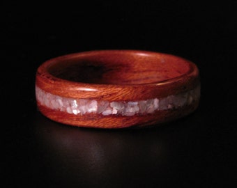 Bubinga ring van gebogen hout met parelmoer inleg