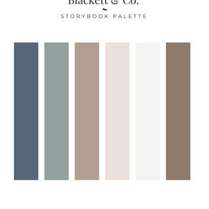 Könnte beinhalten: Eine Farbpalette mit dem Titel Blackett & Co. STORYBOOK PALETTE, die sechs vertikale rechteckige Farbfelder in den Tönen Dunkelschieferblau, gedämpftes Salbeigrün, staubiges Mauve, blasses Rouge, Off-White und warmes Taupe zeigt, mit dem Text Blackett & Co. Design.