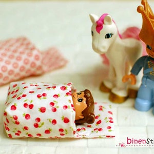 Instructions: Sew a mini sleeping bag, suitable for Lego Duplo and others.