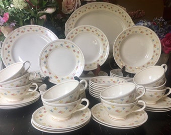 Wedding Gift Homer Laughlin Eggshell Georgian Moselle Pattern Service for 10 Farmhouse including 75 pieces with Serving Pieces