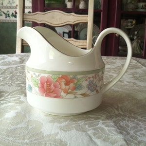 Royal Doulton, Claudia, Gravy Boat, Pitcher Cottage Charm