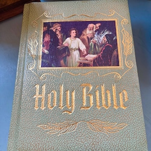Vintage Family Bible, Pope Paul, with history of the Vatican, 1980s
