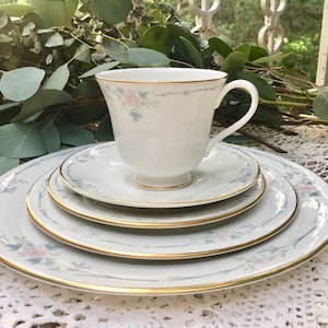 Wedding Gift Royal Doulton Vogue Classique Service for 10  Serving Pieces 64 Piece Set Fine ENGLISH China