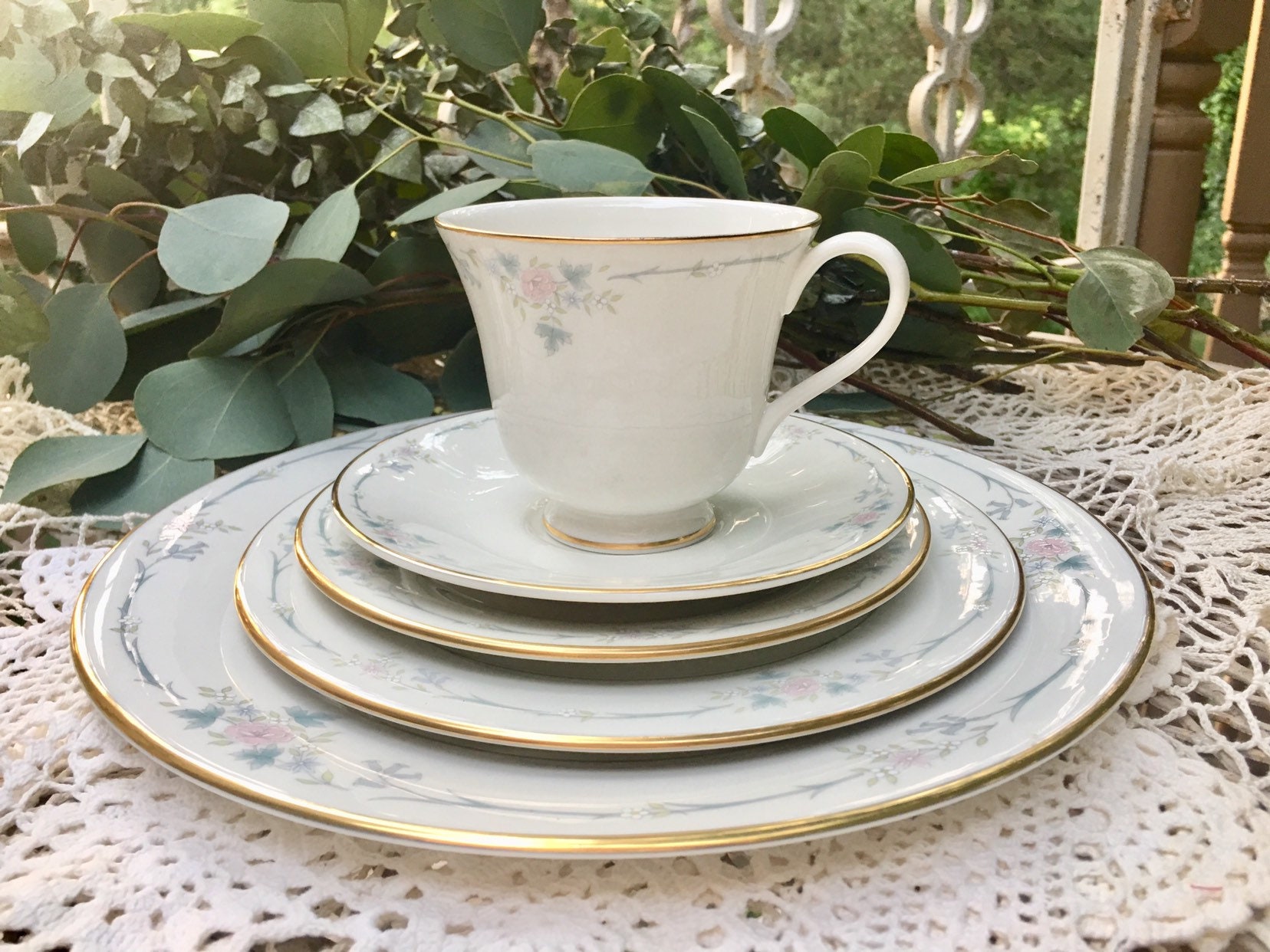 RESERVED Royal Doulton Classique: 64-Piece Fine English China Set 