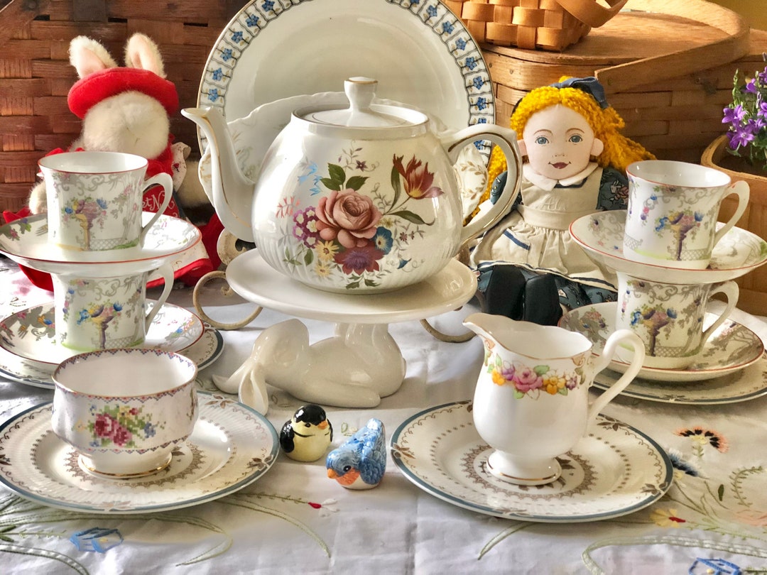 Sweet Tea Set English Vintage Tea Set Tea for 4 Alice in Etsy