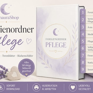 Op de afbeelding: Een witte ordner met de titel Familienordner Pflege en een paars aquarel maandesign. Het bevat negen genummerde tabbladen in het Duits voor persoonlijke gegevens, verzekering, medische zaken, medicatie, zorgniveau, juridische zaken en financiën.
