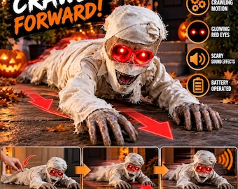 Może przedstawiać: Pełzająca dekoracja na Halloween w kształcie mumii owiniętej w kremowe bandaże z materiału, ze świecącymi na czerwono oczami i otwartymi ustami. Figurka zawiera tekst CRAWLS FORWARD, REALISTIC CRAWLING MOTION, GLOWING RED EYES, SCARY SOUND EFFECTS oraz BATTERY OPERATED.