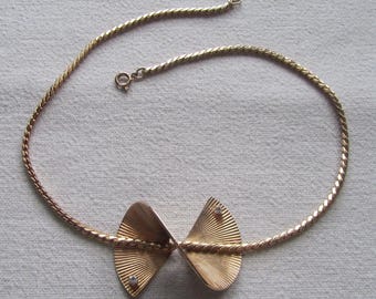 Collier Vintage Des Années 1960 - Métal Doré Avec Strass Et Ornements Gris - Pièce Ancienne D'occasion