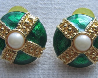 Vintage gold tone green enamel and faux pearls stud earrings