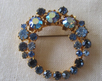 Vintage gold tone blue rhinestones wreath brooch