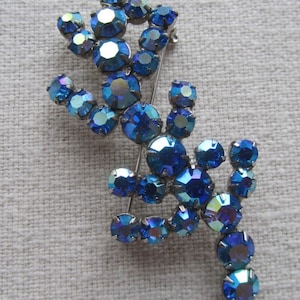 Vintage silver tone blue rhinestones brooch