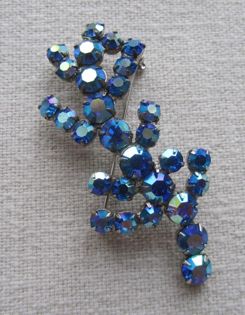 Vintage silver tone blue rhinestones brooch