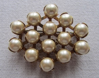 Vintage gold tone faux pearls honey comb brooch