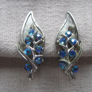 Vintage silver tone blue rhinestones clip on earrings