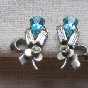 Vintage sterling blue rhinestones screw back earrings