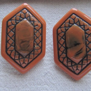 Puces d&#39;oreilles vintage en plastique marron