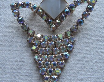 Grande Broche Vintage Métal Doré Avec Strass Améthyste – Coquillage Ancien