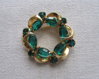 Vintage gold tone green rhinestones wreath brooch