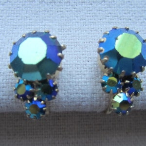 Vintage gold tone small blue rhinestones screw back earrings
